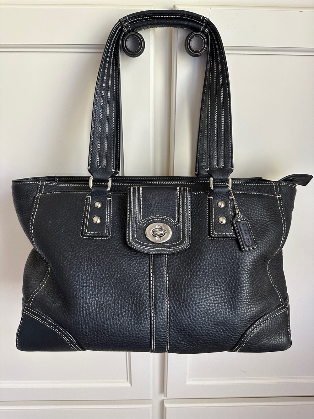 Coach Hampton Black Leather Shoulder Bag with Contrast Stitching